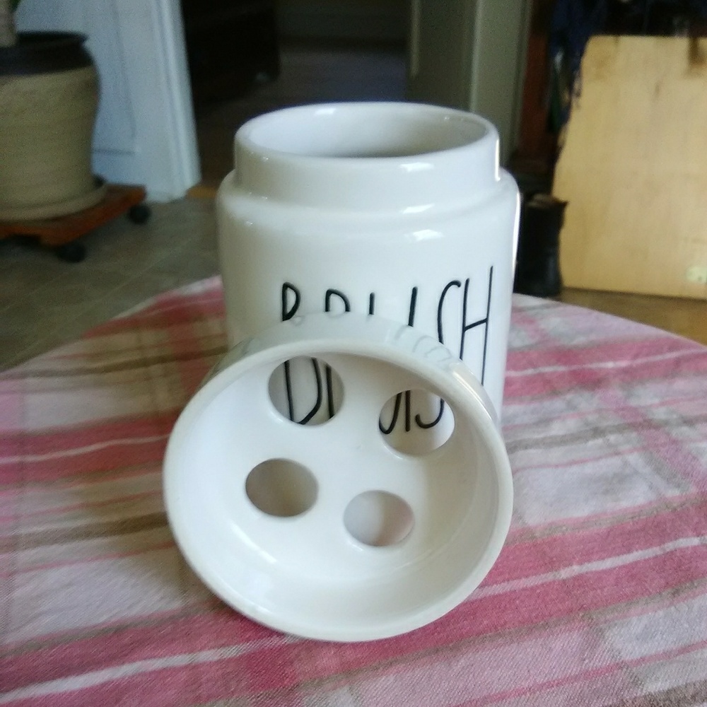 Rae Dunn By Magenta BRUSH Toothbrush Holder. - Picture 2 of 7